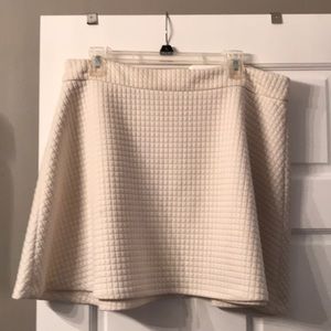 banana republic cream quilted skirt